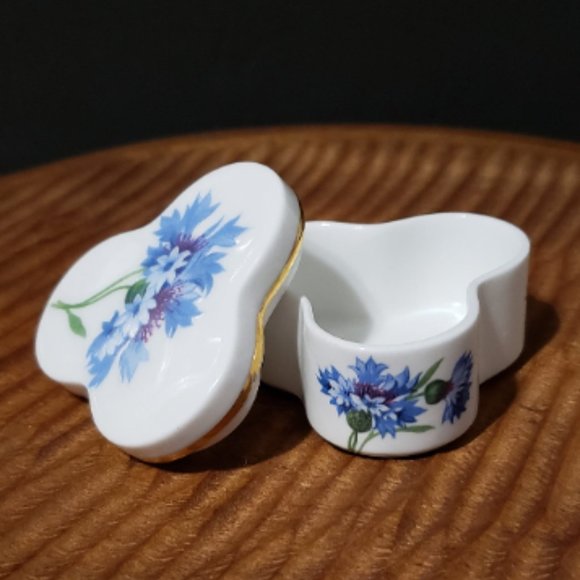 Vintage 1960s Hammersley Trinket Box Small Blue Floral Bone China - Picture 3 of 4